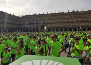 La marcha contra el cáncer tiñe de verde Salamanca 