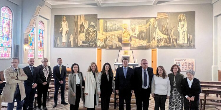 El mural ‘Vía Crucis’ de Genaro de No ya preside la capilla del Hospital Los Montalvos