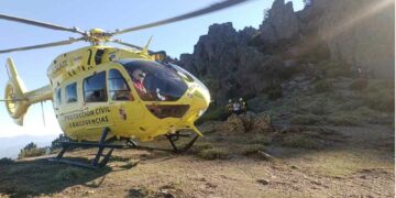 El helicóptero del 112 rescata a una mujer en Herguijuela de la Sierra