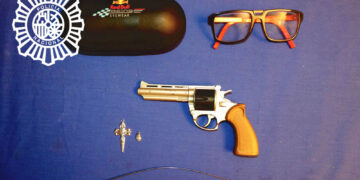 La Policía Nacional detiene a un hombre por robar en un vehículo en la Avenida Villamayor que cuenta con 35 detenciones