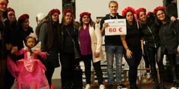 La música, los disfraces y el terror reúnen a un millar de personas en la fiesta de Halloween