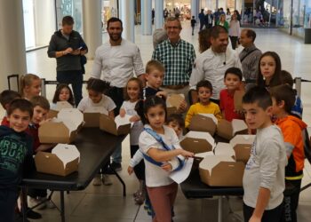 Los más pequeños aprenden todos los secretos para elaborar los sabrosos ‘pretzels’ alemanes