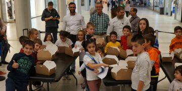 Los más pequeños aprenden todos los secretos para elaborar los sabrosos ‘pretzels’ alemanes