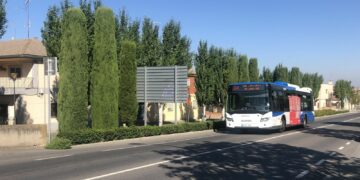 La Junta asumirá los 492.000 euros de déficit de los ayuntamientos en el servicio del transporte metropolitano, pero deja fuera a los tres con superávit: Carbajosa, Doñinos y Aldeatejada