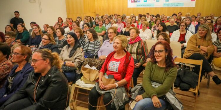 Las mujeres de la zona rural alzan la voz y se dejan oír en Carbajosa