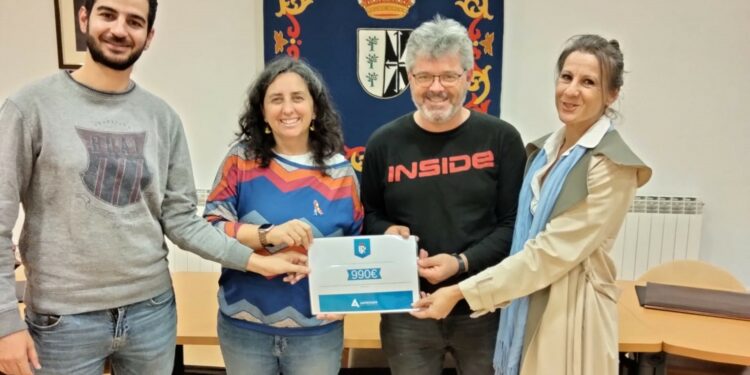Doñinos entrega a la Asociación Síndrome de Asperger los 990 euros recaudados en la paella solidaria de las fiestas