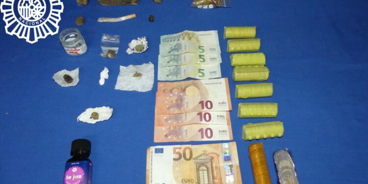 Detenido con 126 gramos de hachís y 305 euros en un local alquilado para uso recreativo sin permisos en la zona de Delicias