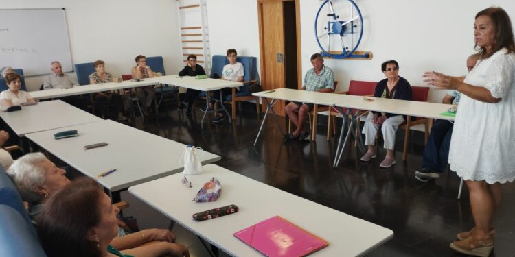 El taller de memoria inicia las actividades del curso para los mayores de Santa Marta