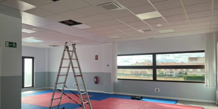 Villares acondiciona una sala en el Edificio Polivalente para atender la creciente demanda deportiva de la actividad de kickboxing