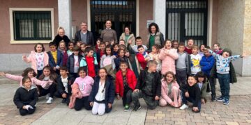 El alcalde de Carbajosa explica a los escolares del Pablo Picasso el funcionamiento del Ayuntamiento