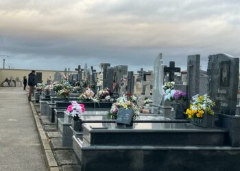 Los vecinos del alfoz de Salamanca cumplen con la tradición del Día de Todos los Santos