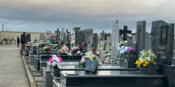 Los vecinos del alfoz de Salamanca cumplen con la tradición del Día de Todos los Santos