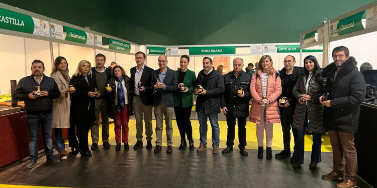 Aldeatejada mantiene su apuesta por la calidad y la garantía de los productos naturales en la XI Feria de la Miel