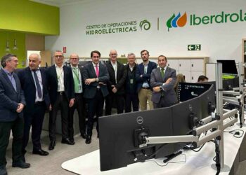 El consejero de Medio Ambiente visita las instalaciones del Centro de Operación Hidroeléctrico de Iberdrola en Carbajosa