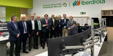 El consejero de Medio Ambiente visita las instalaciones del Centro de Operación Hidroeléctrico de Iberdrola en Carbajosa