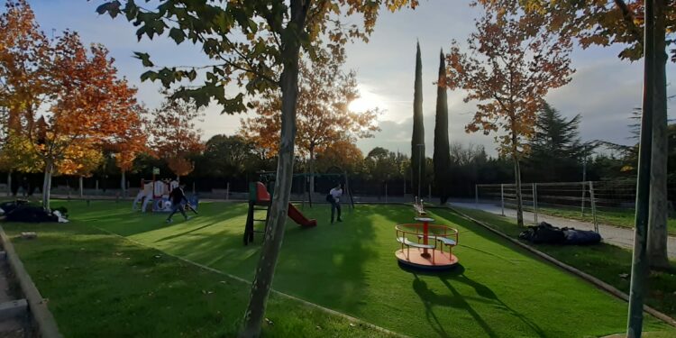 Respuesta a las demandas vecinales con una nueva zona de juegos infantiles en el barrio de Puente Ladrillo