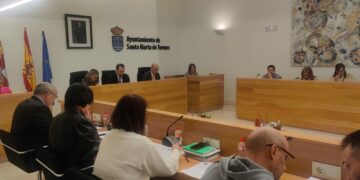 El pleno aprueba la modificación urbanística que permite construir vivienda unifamilar en la antigua guardería de Cruz Roja