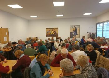 Medio centenar de mayores se reúnen para disfrutar de la jornada de bingo