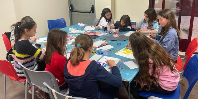 Cabrerizos ofrece nuevas propuestas lúdicas y creativas para los más pequeños con talleres de ciencia, arcilla y medio ambiente