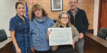 Aspar ‘La Besana’ recibe el donativo solidario recaudado en el III Mercado Medieval de Castellanos
