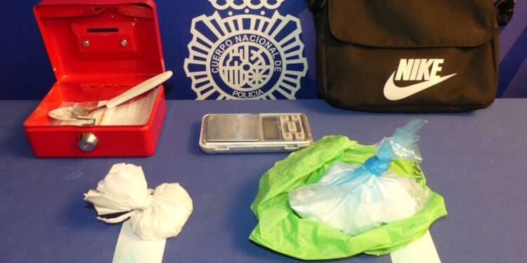 Detenido un hombre que huyó de la Policía Nacional y al que se le incautaron 109,5 gramos de cocaína