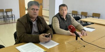 La oposición pide investigar la adjudicación de contratos «a dedo» en el Ayuntamiento de Doñinos