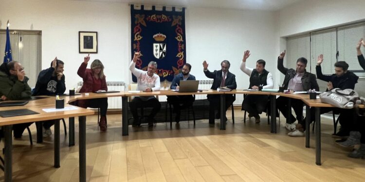 La oposición ‘invita’ al equipo de Gobierno de Doñinos a reducir en 100.000 euros un suplemento de crédito para garantizar la viabilidad de la gestión municipal