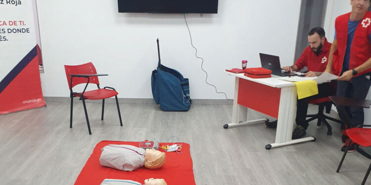 La Policía Local recibe el curso y renueva el certificado obligatorio para utilizar los dispositivos DESA