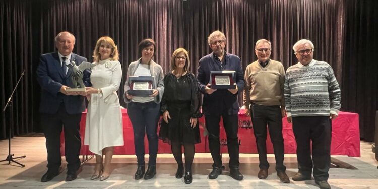 La labor de integración social de niños, adolescentes y mujeres que realizan Fundaneed y Adavas y el altruismo de Fernando Maés con su música reciben el XXVI Premio Tierno Galván a la Solidaridad y los Valores Humanos