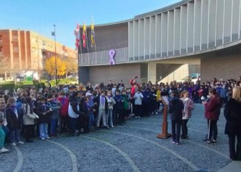 Los escolares protagonizan los actos del 25N pidiendo una sociedad más justa y libre de violencia