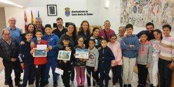 Los escolares del colegio San Blas, Izan García y Mark Criado, premiados en el IV Concurso Digital de Dibujo Infantil de Aqualia