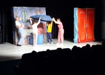 Los escolares de Santa Marta aprenden inglés de forma divertida a través del teatro