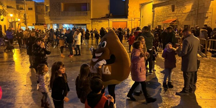 Villamayor disfruta de la Fiesta de la Castaña con la degustación de 250 kilos del típico fruto otoñal
