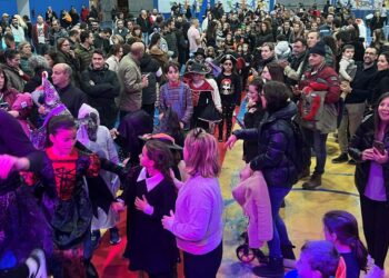 Cientos de vecinos de Villamayor disfrutan de una tarde ‘de miedo’ en la fiesta de Halloween