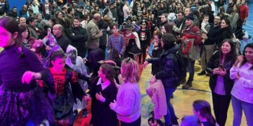 Cientos de vecinos de Villamayor disfrutan de una tarde ‘de miedo’ en la fiesta de Halloween