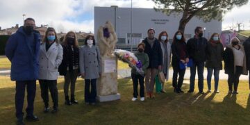Ofrenda floral, coloquio, talleres de defensa personal femenina y salud mental y actos con los escolares centran la semana contra la violencia de género en Villamayor