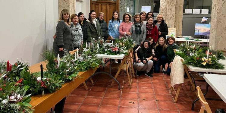 Villamayor organiza talleres navideños de manualidades, de postres y de elaboración de centros de mesa para estas fiestas