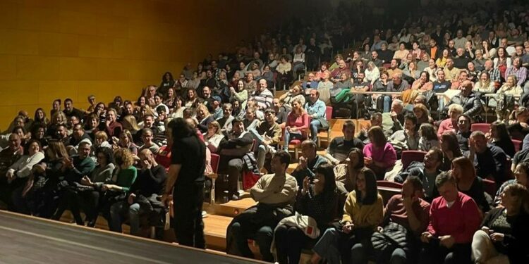 El televisivo monologuista J.J. Vaquero logra el lleno absoluto en Villares