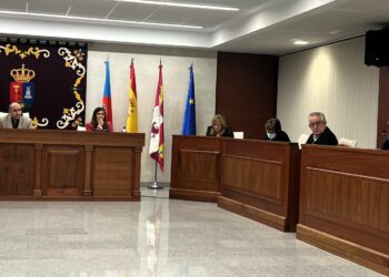 Villares invertirá 20.000 euros en la instalación de una carpa de colores que cubrirá el patio del colegio