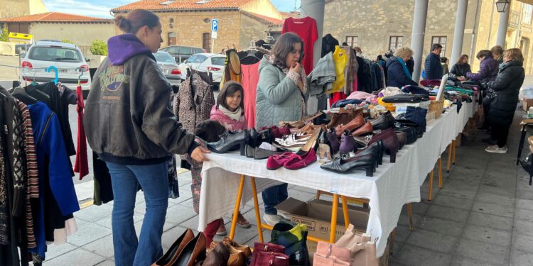 Los vecinos de Cabrerizos se vuelcan con la Asociación de Mujeres para ayudar a Médicos Sin Fronteras