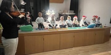 Lleno total para disfrutar del tradicional concierto navideño de los alumnos de Música de Carbajosa