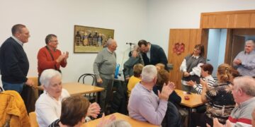 Homenaje a Horacio Martín tras 12 años al frente de la Asociación de Mayores de Santa Marta