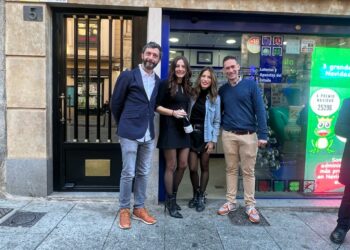 El 57.421, quinto premio de la lotería de Navidad, vendido en la administración ‘La Ranita’ de Salamanca