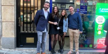 El 57.421, quinto premio de la lotería de Navidad, vendido en la administración ‘La Ranita’ de Salamanca