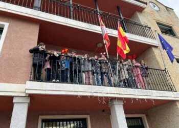 Los niños de Carbajosa dan la bienvenida al nuevo año con la celebración de la Nochevieja infantil