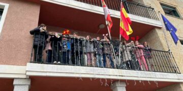 Los niños de Carbajosa dan la bienvenida al nuevo año con la celebración de la Nochevieja infantil