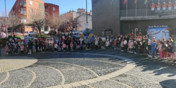Los alumnos de infantil del Martín Gaite celebran la llegada del nuevo año con campanadas y gusanitos