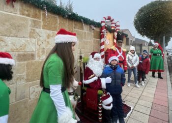 ‘Santi Claus’, fiel a su tradicional recepción con los niños de Cabrerizos en Nochebuena