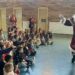 La visita de ‘Santi Claus’ y el cuentacuentos adentran a los más pequeños en la magia de la Navidad