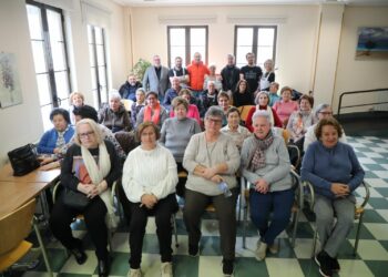 Los mayores de Carbajosa aprenden a elaborar el roscón de Reyes